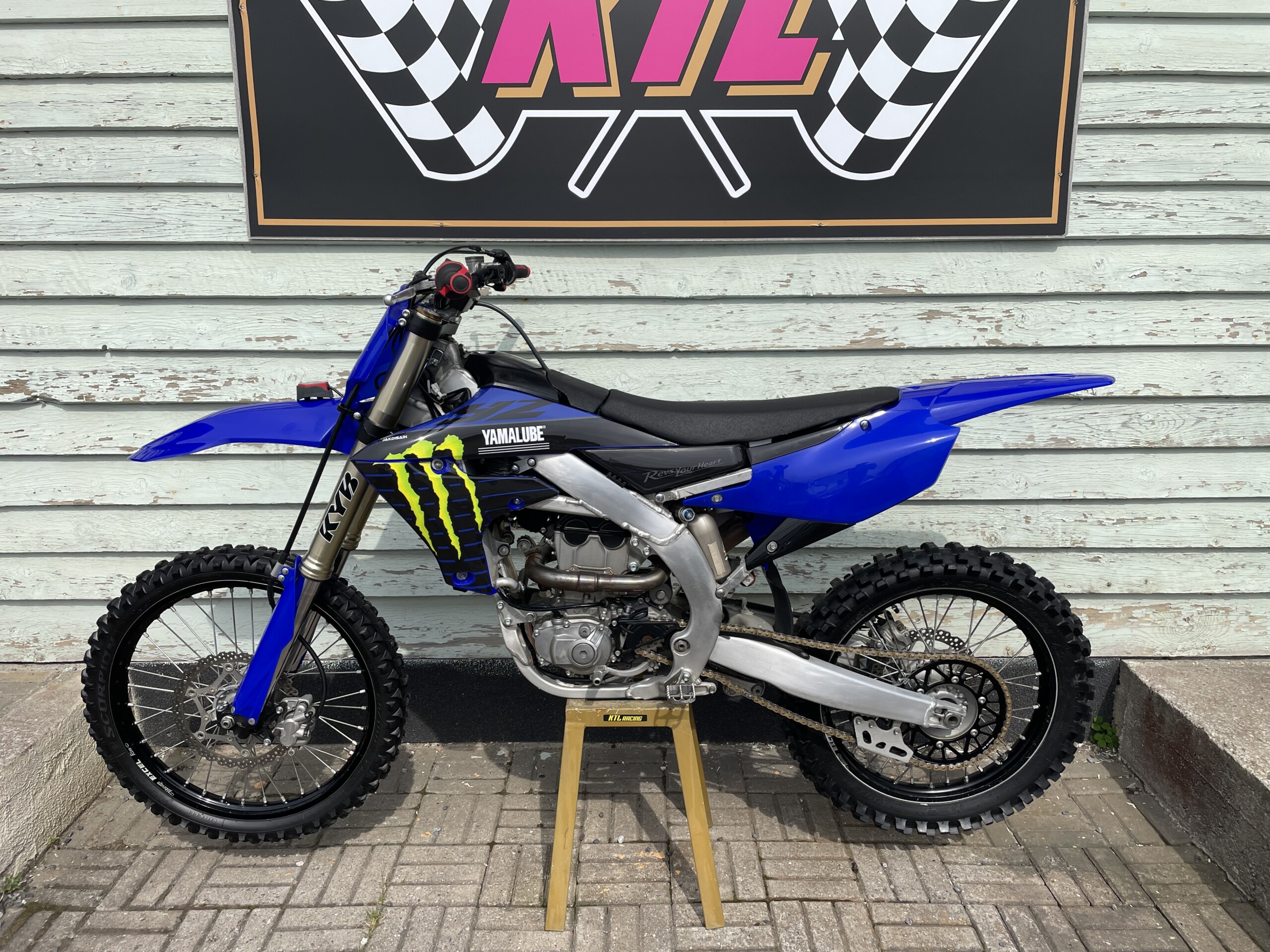 YAMAHA YZ250F 2023 (FANTIC) - Image 2